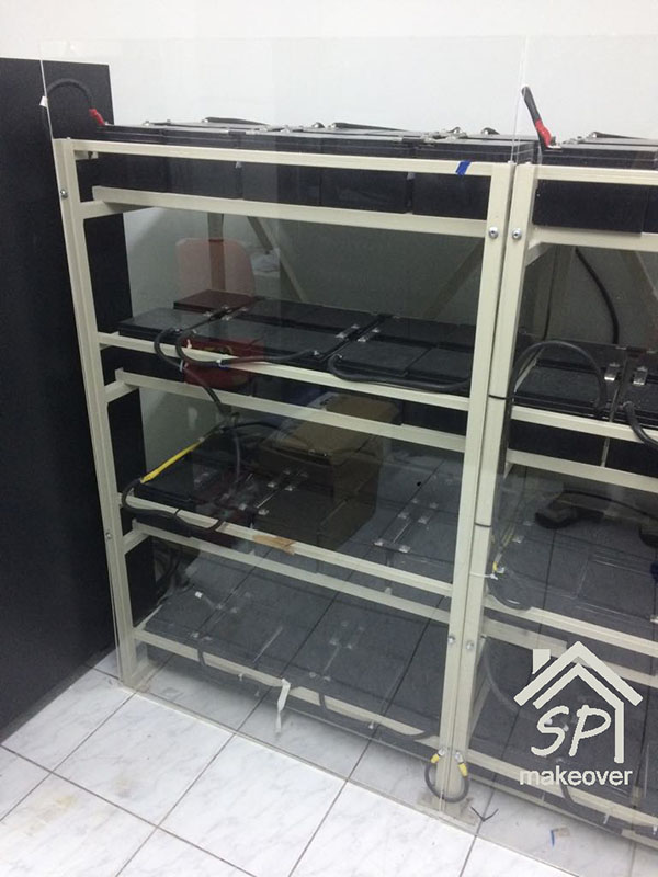 Διάφανο Plexiglass 6mm ως κάλυψη συστοιχίας μπαταριών.